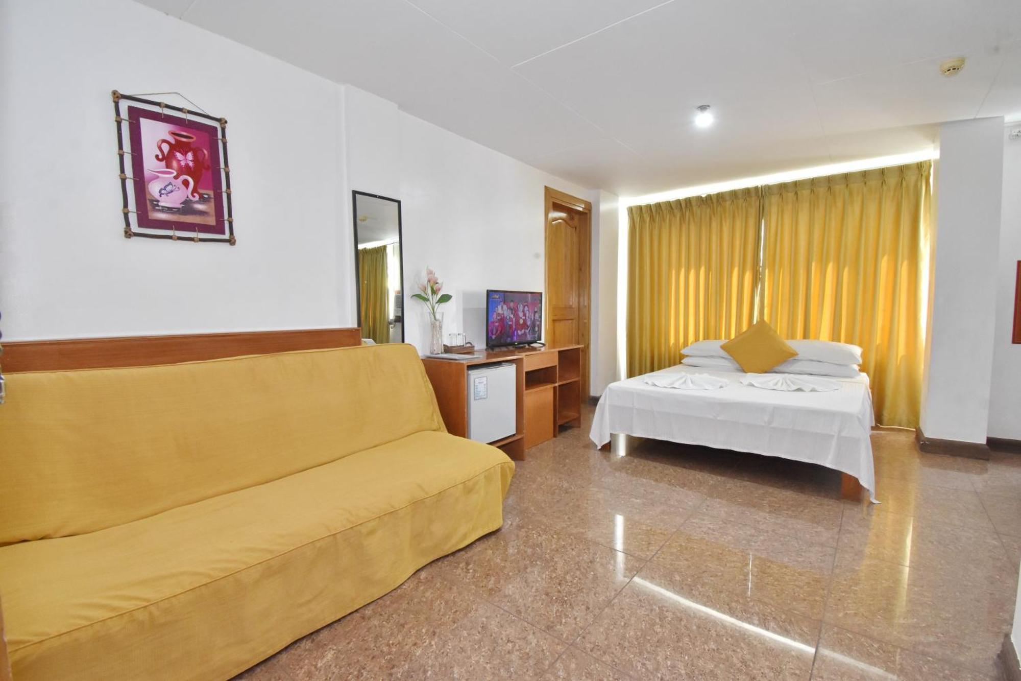 Blue Lotus Hotel Balabag  Habitación foto